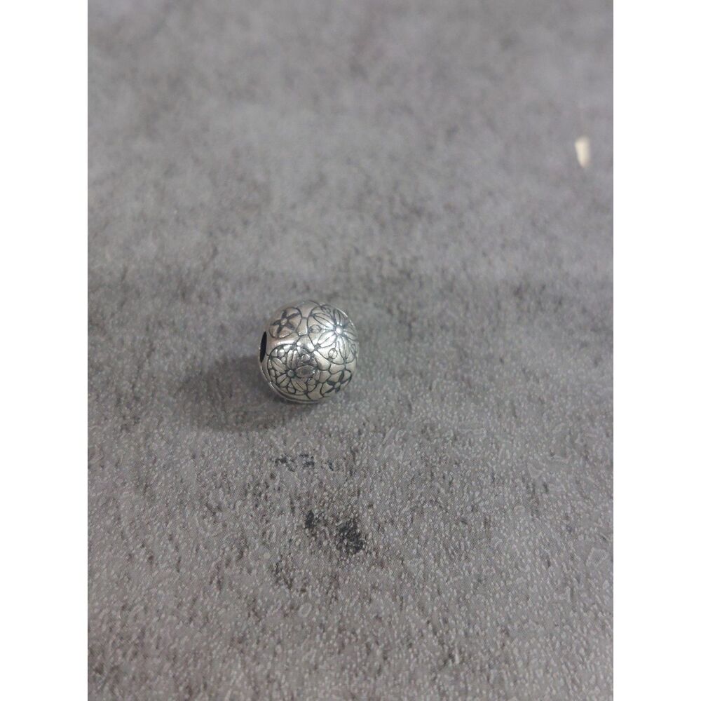 Pandora Da Vinci silver clip charm